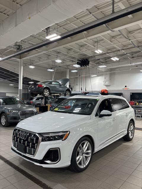 new 2025 Audi Q7 car, priced at $82,800