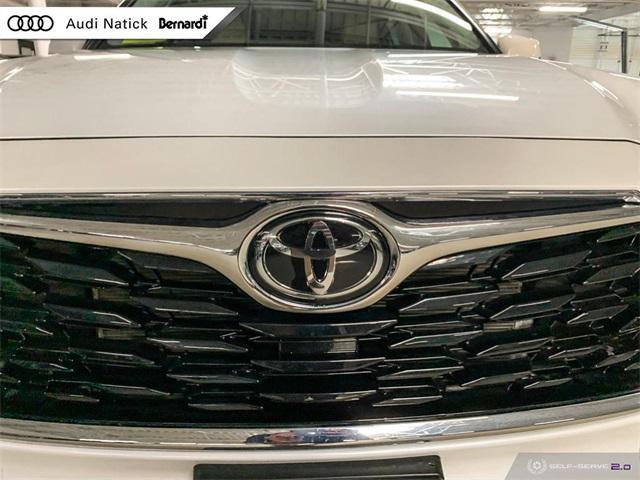 used 2022 Toyota Highlander car, priced at $39,200