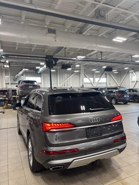 new 2025 Audi Q7 car, priced at $73,335