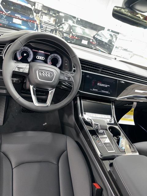 new 2025 Audi Q7 car, priced at $75,930