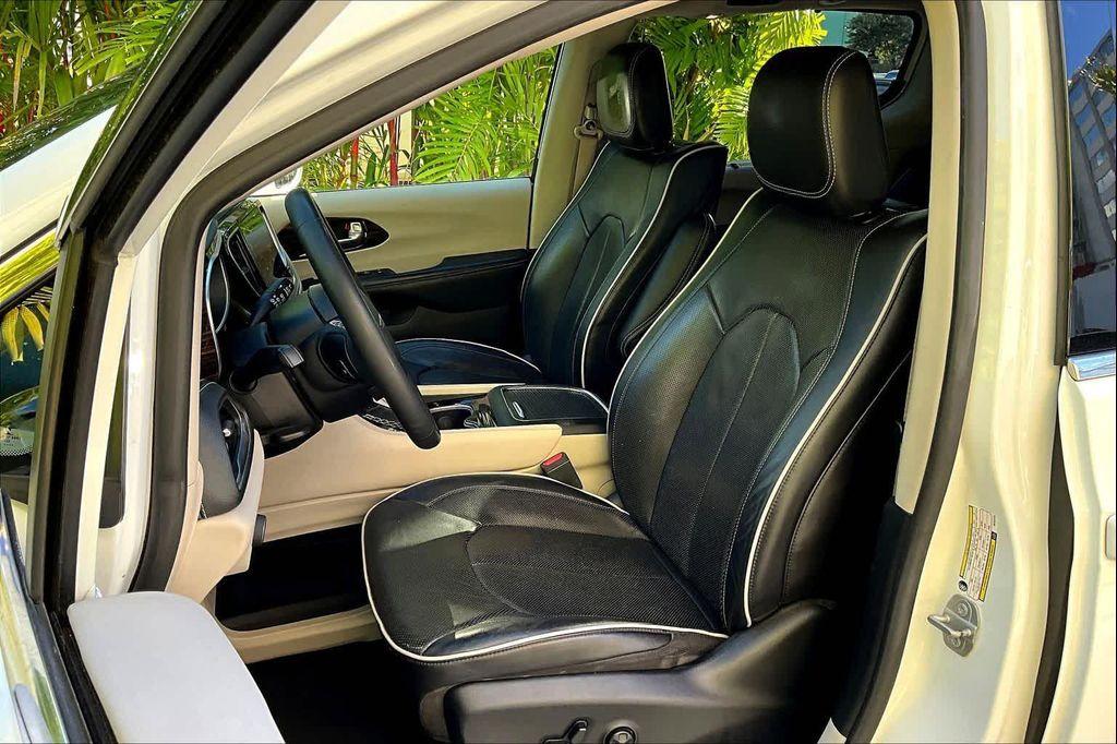 used 2022 Chrysler Pacifica Hybrid car, priced at $30,391
