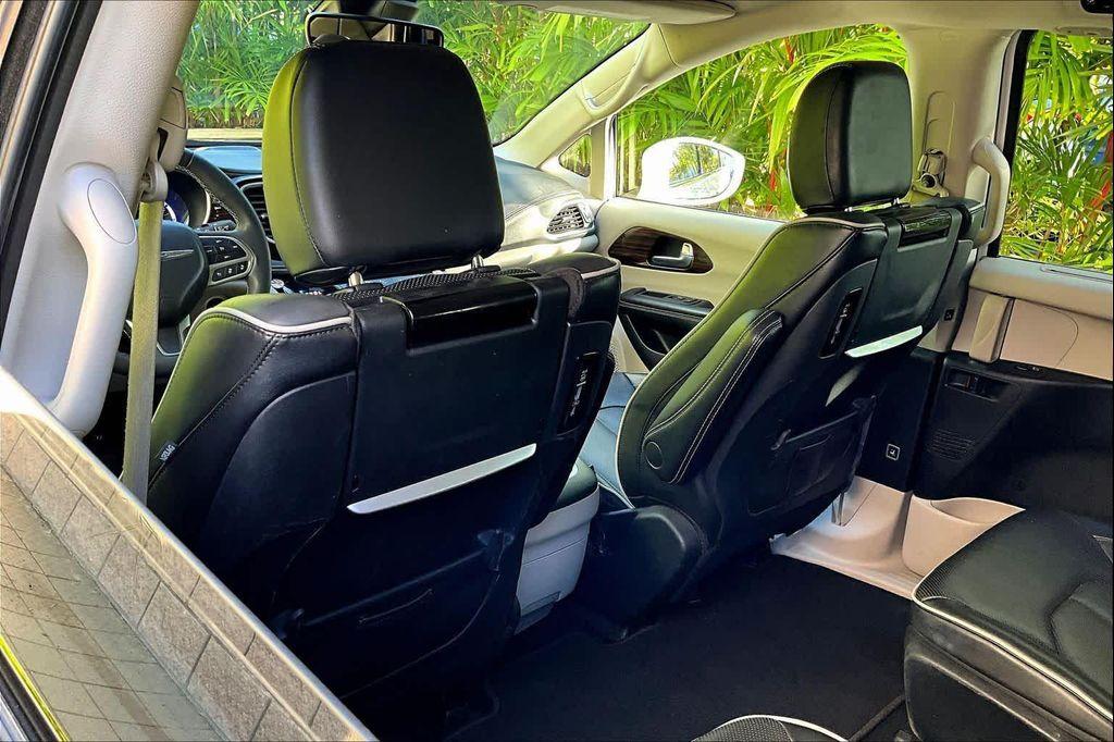 used 2022 Chrysler Pacifica Hybrid car, priced at $30,391
