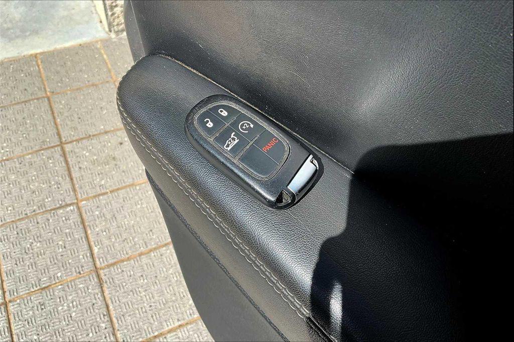 used 2019 Jeep Cherokee car, priced at $13,225