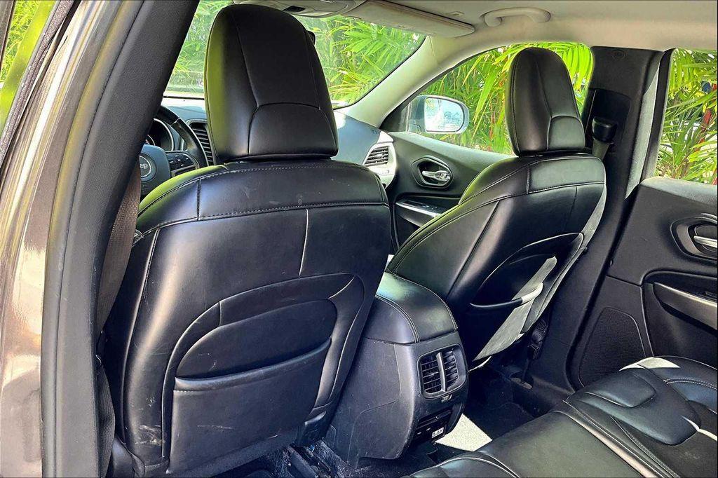 used 2019 Jeep Cherokee car, priced at $13,225