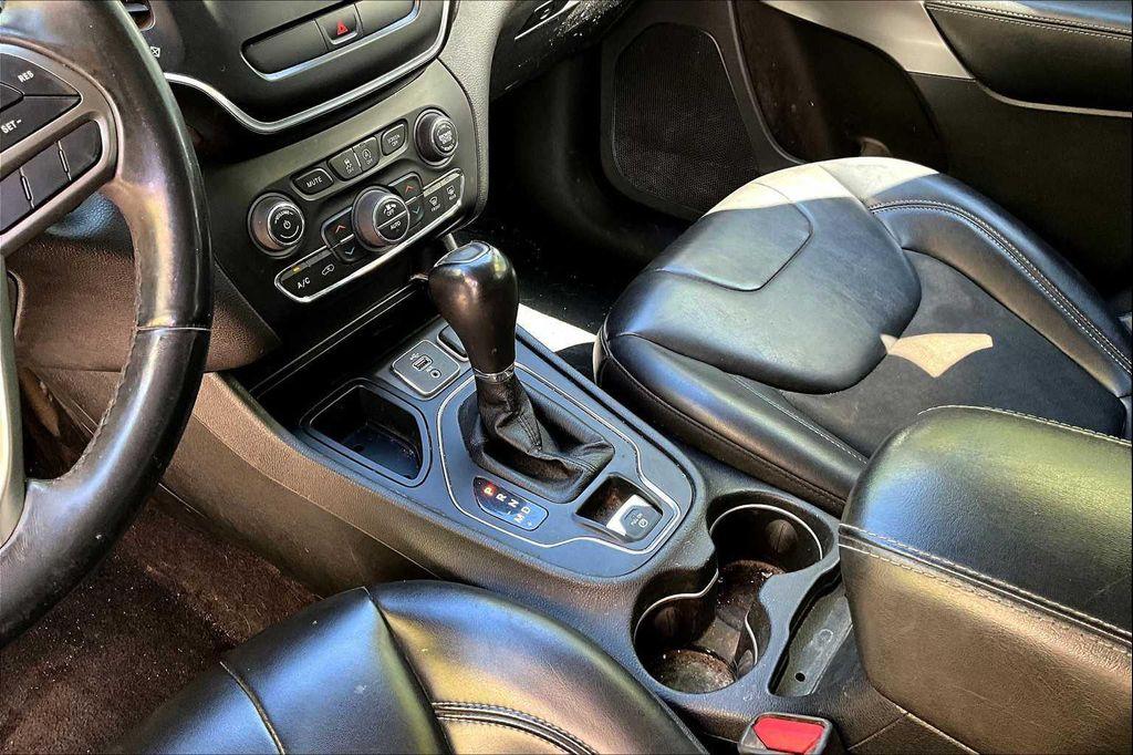 used 2019 Jeep Cherokee car, priced at $13,225