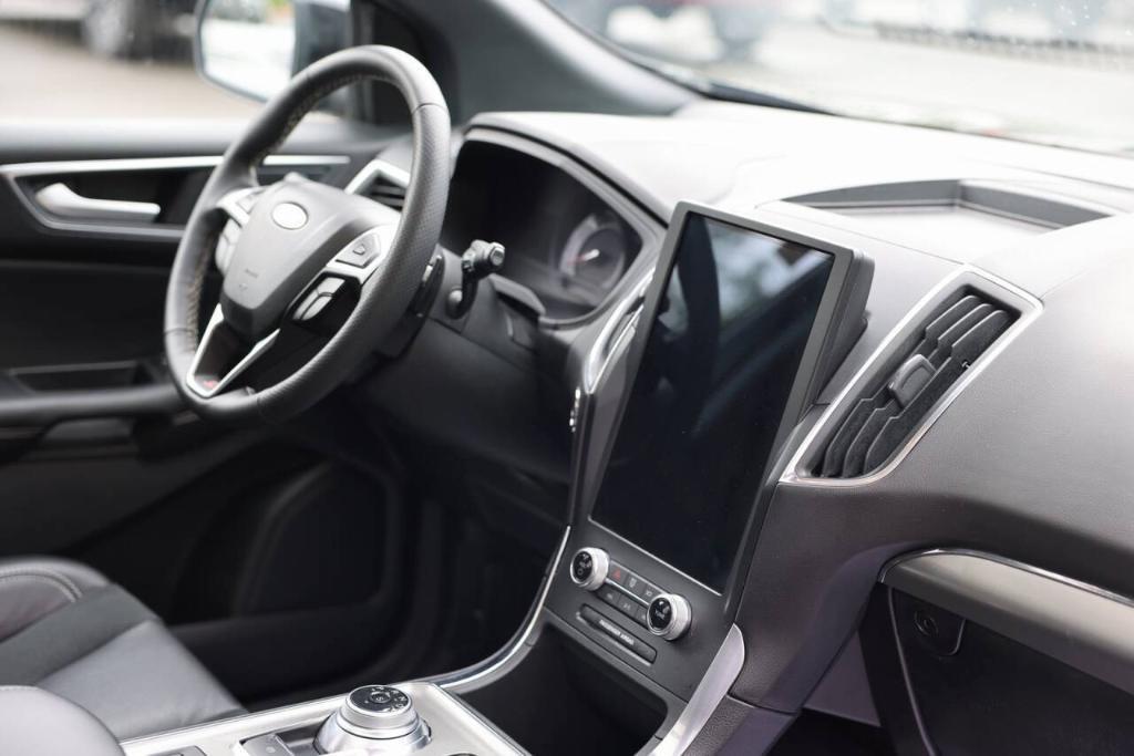 used 2024 Ford Edge car, priced at $37,054