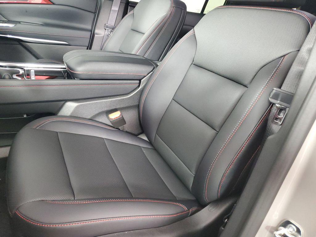 new 2026 Chevrolet Traverse car, priced at $53,715