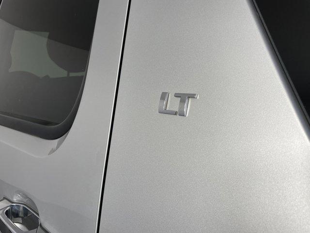 used 2011 Chevrolet Suburban car, priced at $10,000