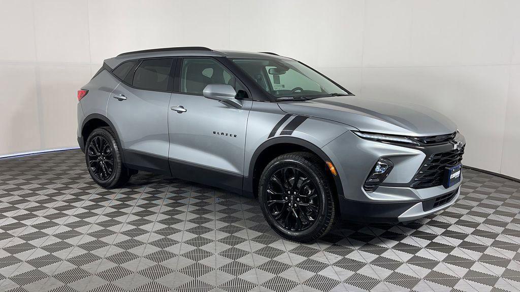 new 2025 Chevrolet Blazer car, priced at $38,552