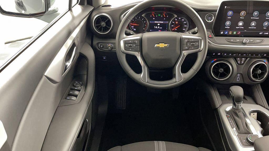 new 2025 Chevrolet Blazer car, priced at $38,552