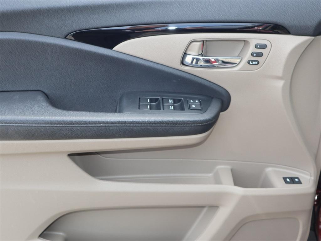 used 2022 Honda Pilot car, priced at $35,329