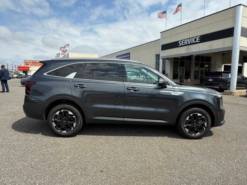 used 2025 Kia Sorento car, priced at $35,561