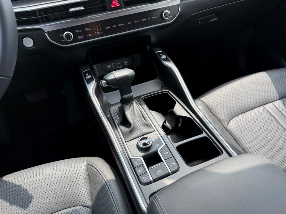used 2025 Kia Sorento car, priced at $35,561