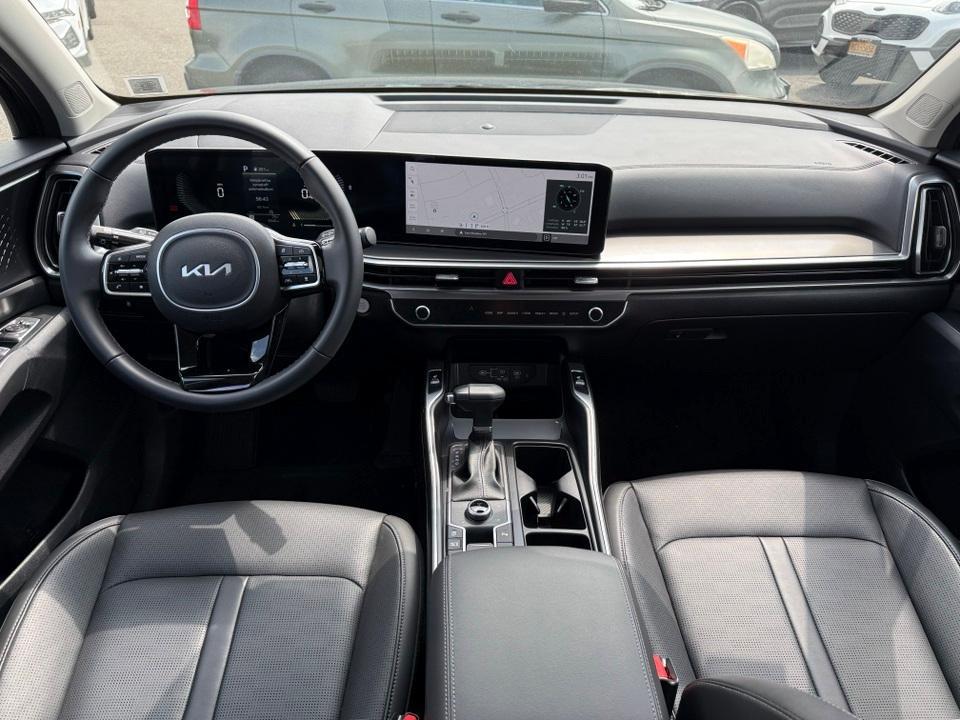 used 2025 Kia Sorento car, priced at $35,561