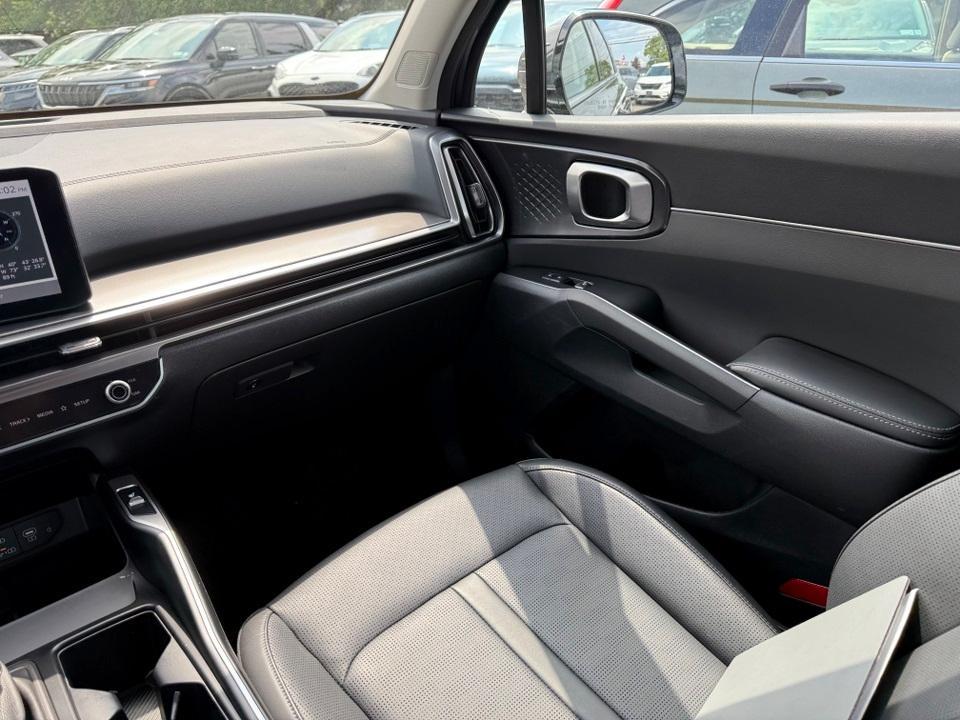 used 2025 Kia Sorento car, priced at $35,561