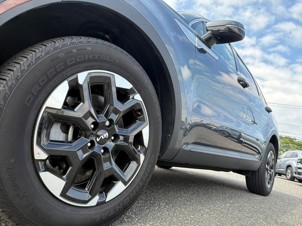 used 2025 Kia Sorento car, priced at $35,561