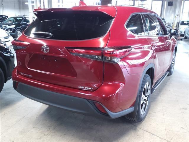 used 2022 Toyota Highlander car, priced at $36,660