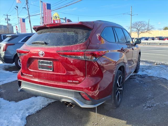 used 2022 Toyota Highlander car, priced at $33,667