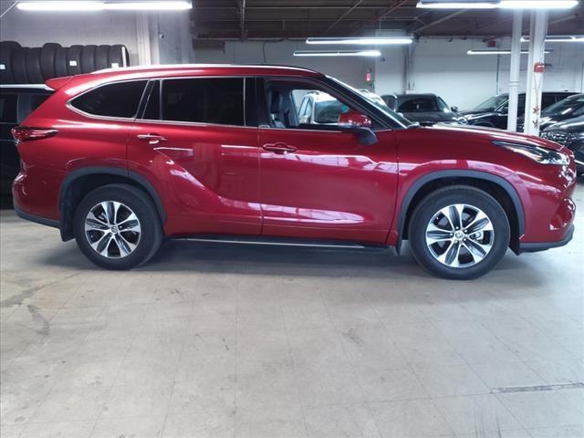 used 2022 Toyota Highlander car, priced at $36,660