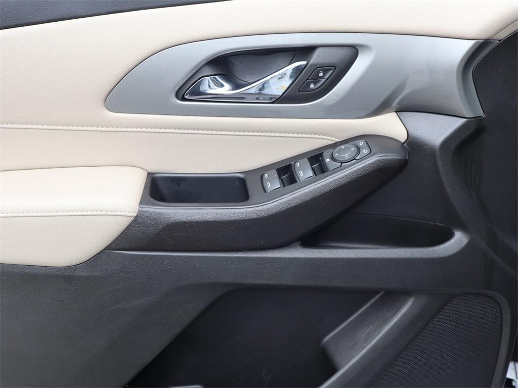 used 2023 Chevrolet Traverse car, priced at $27,877