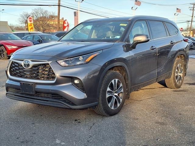 used 2022 Toyota Highlander car, priced at $36,785