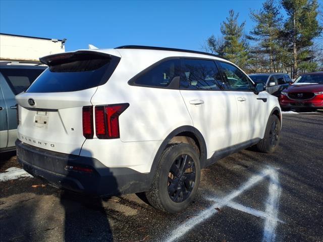 used 2021 Kia Sorento car, priced at $22,128