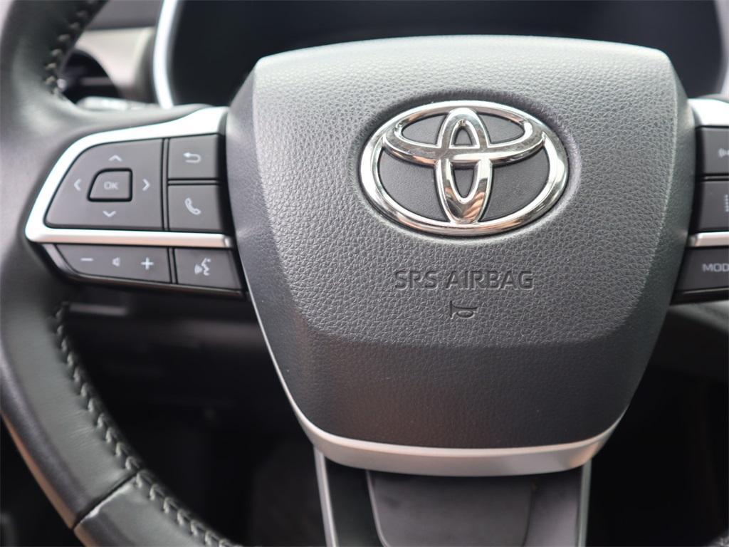used 2023 Toyota Highlander car, priced at $29,422