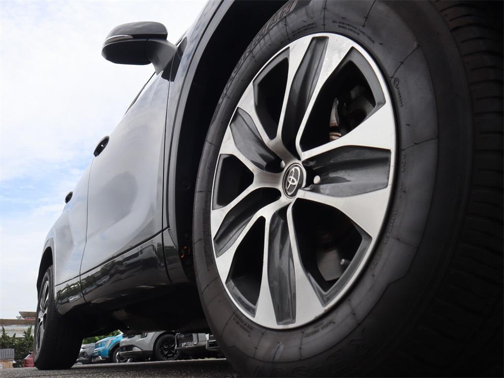 used 2023 Toyota Highlander car, priced at $29,422
