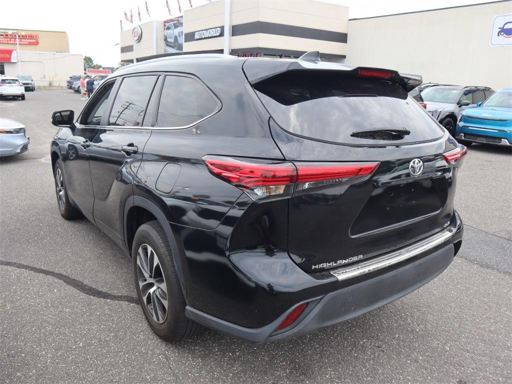 used 2023 Toyota Highlander car, priced at $29,422