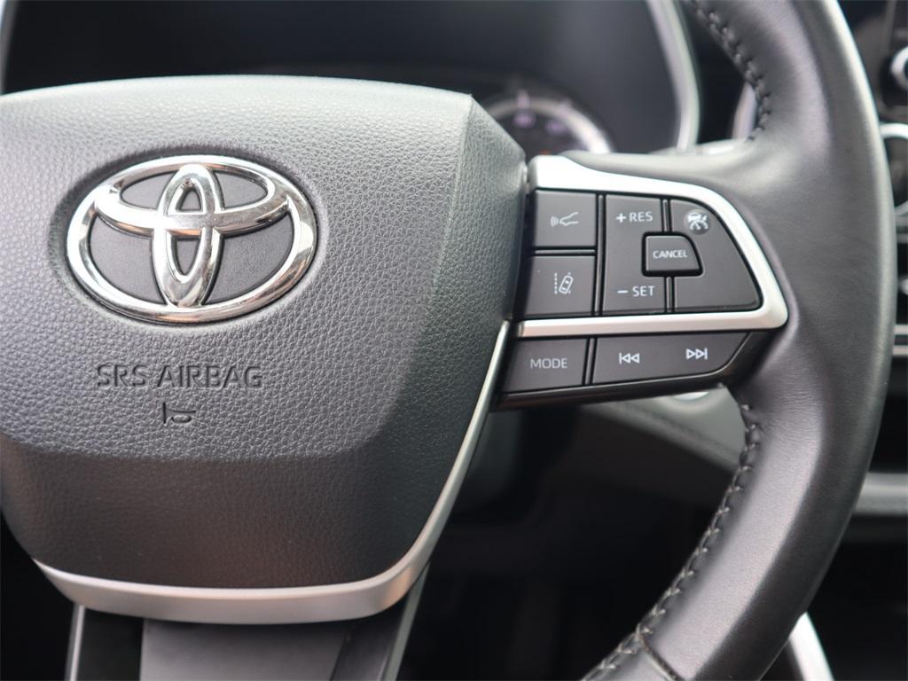used 2023 Toyota Highlander car, priced at $29,422