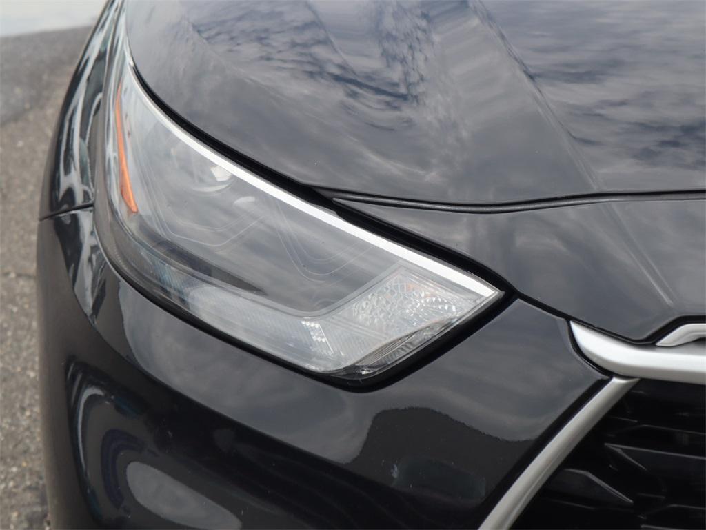 used 2023 Toyota Highlander car, priced at $29,422