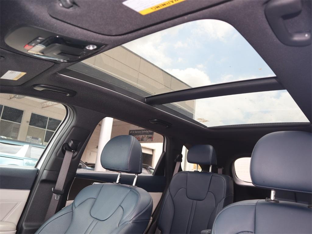 used 2022 Kia Sorento Plug-In Hybrid car, priced at $31,938