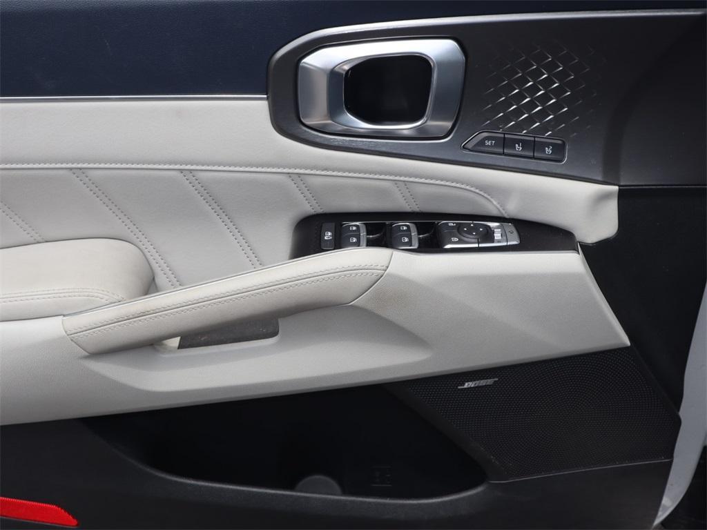used 2022 Kia Sorento Plug-In Hybrid car, priced at $31,938