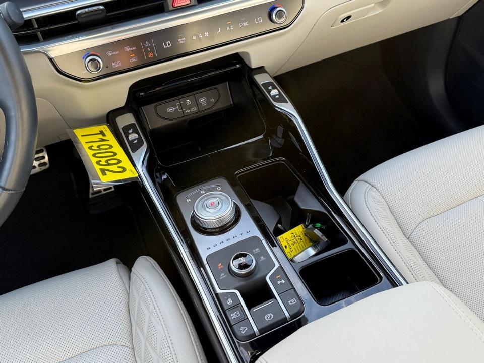 used 2025 Kia Sorento Hybrid car, priced at $37,054