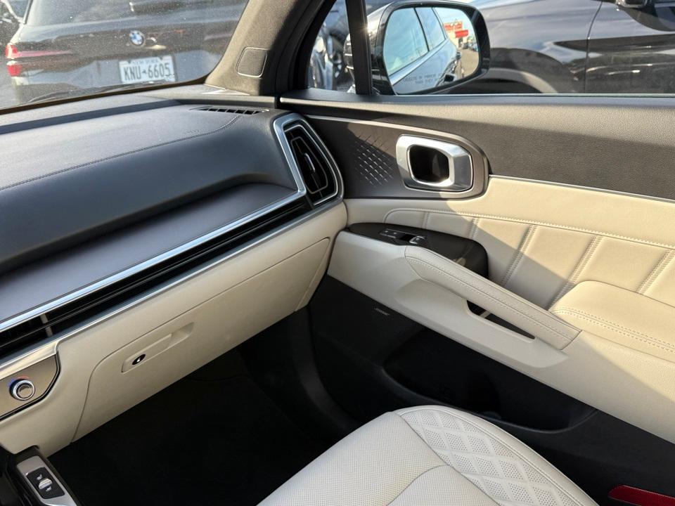 used 2025 Kia Sorento Hybrid car, priced at $37,054