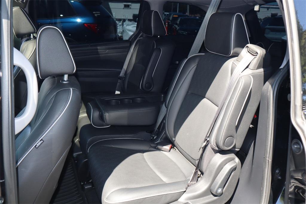 used 2024 Honda Odyssey car, priced at $40,904