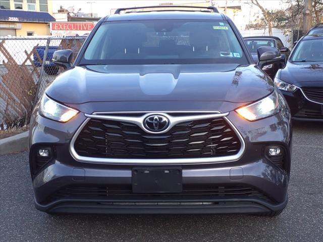 used 2022 Toyota Highlander car, priced at $31,470