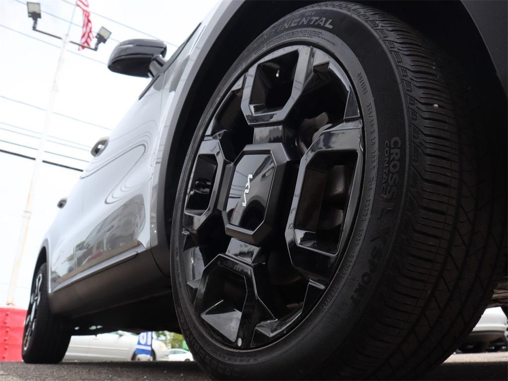 used 2024 Kia Sorento car, priced at $37,163