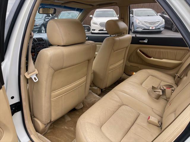 used 1992 Acura Legend car, priced at $5,999