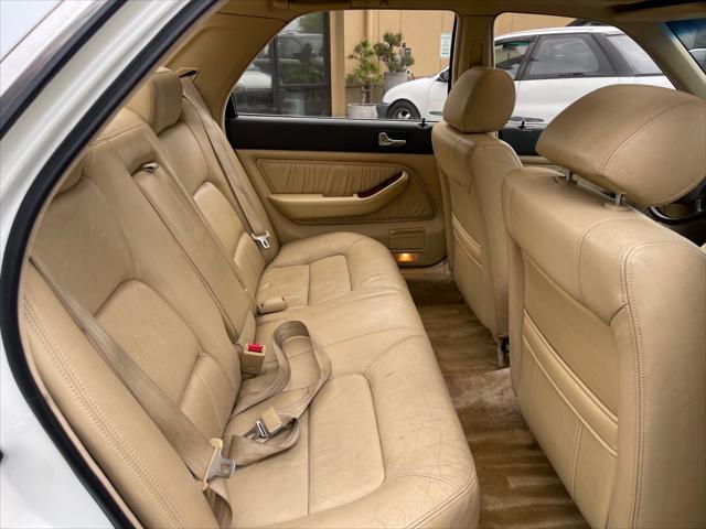 used 1992 Acura Legend car, priced at $5,999