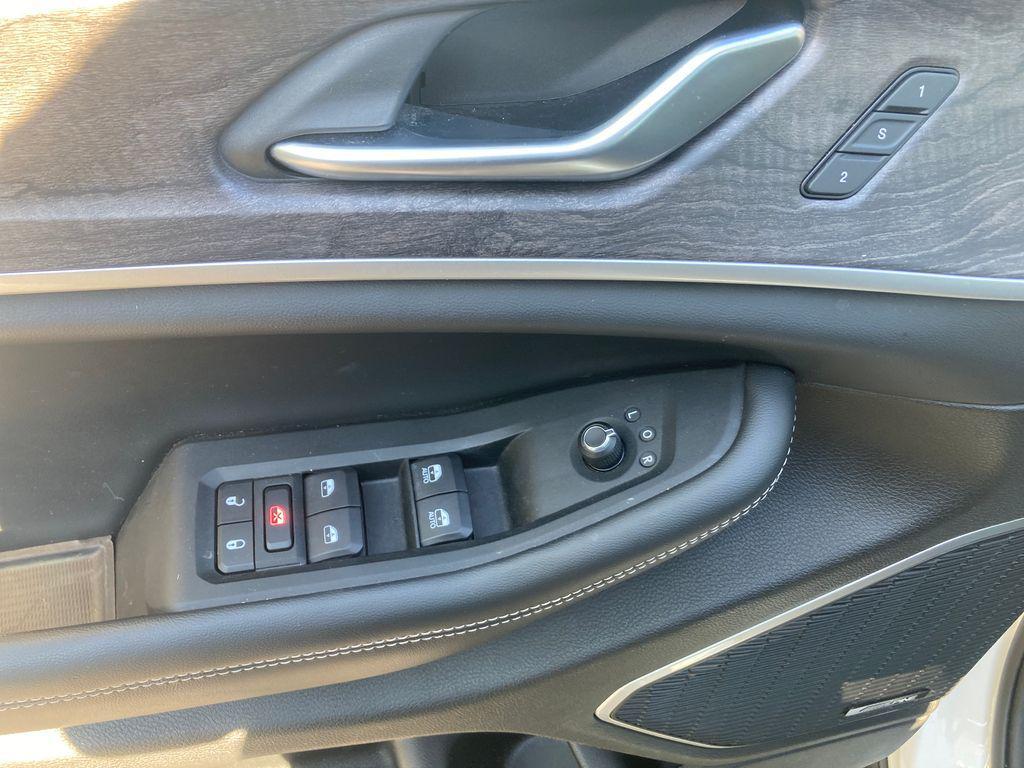 used 2022 Jeep Grand Cherokee L car, priced at $31,400