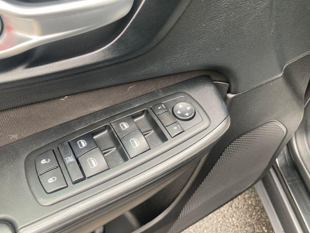 used 2015 Jeep Cherokee car, priced at $12,700