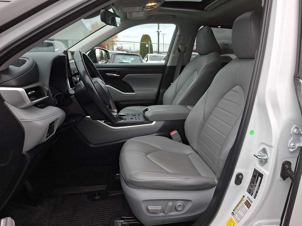 used 2023 Toyota Highlander car, priced at $34,220