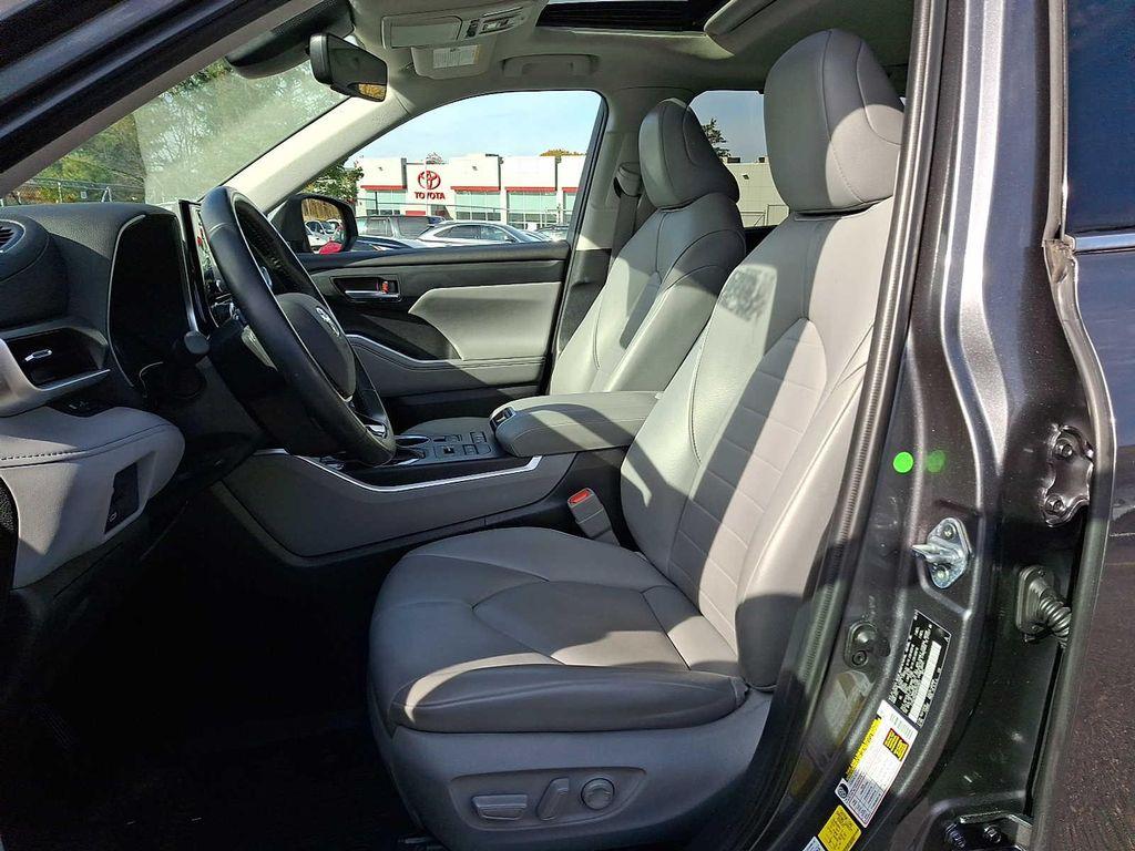 used 2021 Toyota Highlander car, priced at $30,635