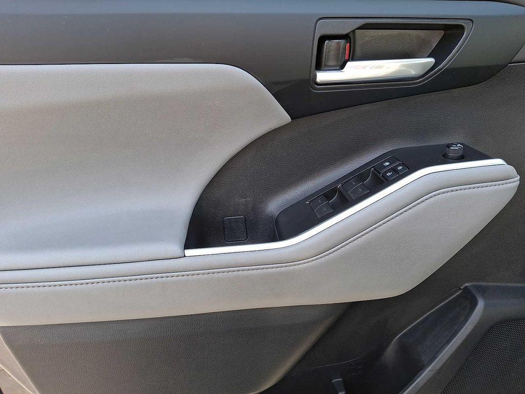 used 2021 Toyota Highlander car, priced at $30,635