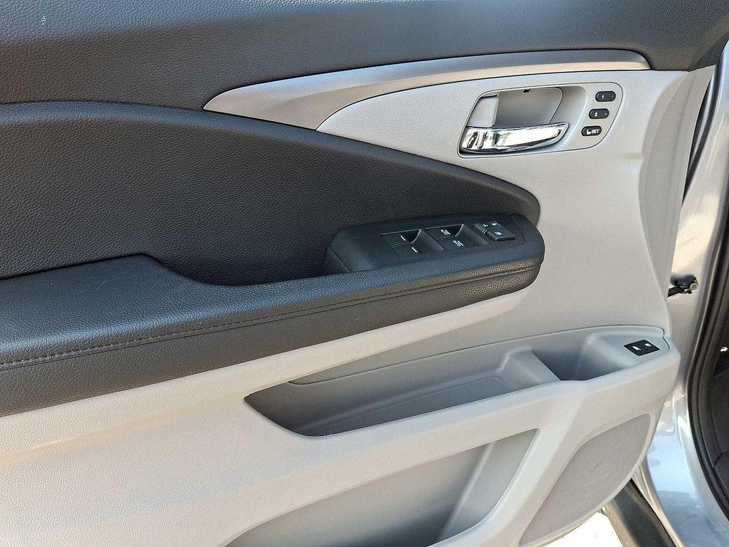 used 2022 Honda Pilot car, priced at $33,242