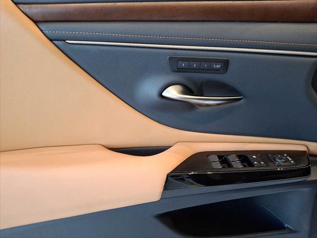 new 2025 Lexus ES 300h car, priced at $50,639