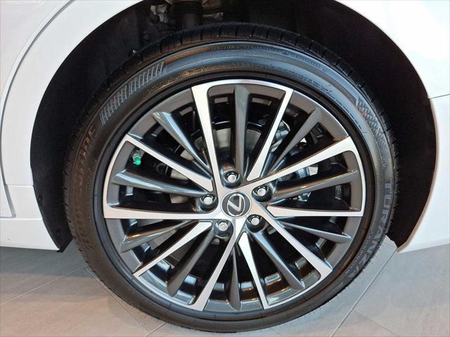 new 2025 Lexus ES 300h car, priced at $50,639