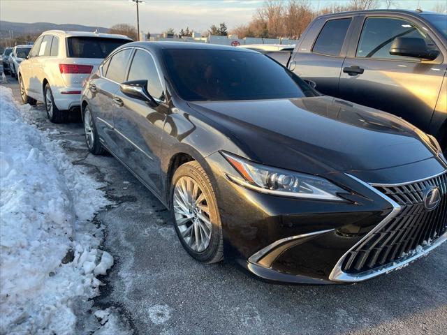 used 2022 Lexus ES 300h car, priced at $37,283