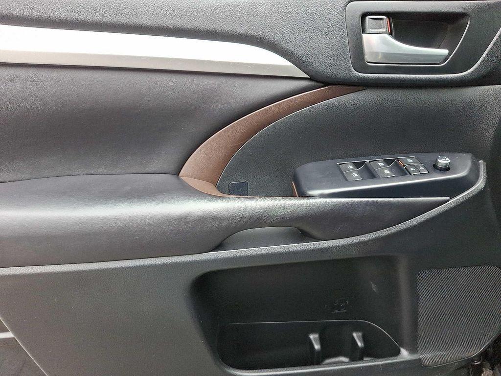 used 2017 Toyota Highlander car, priced at $21,389